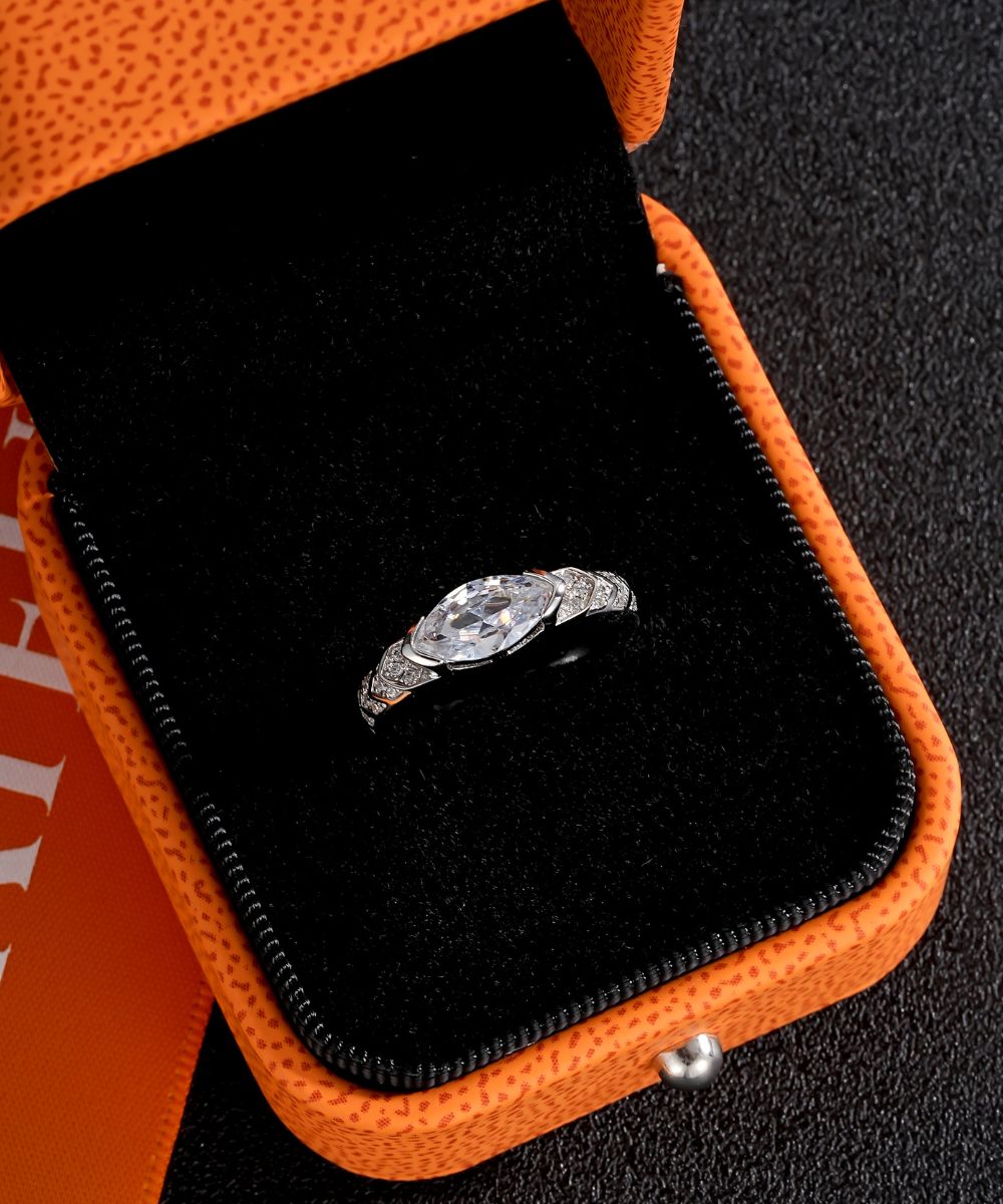 Satéur Éclat Raffiné Diamond Ring™, 18K White Gold