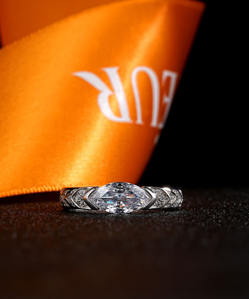 Satéur Éclat Raffiné Diamond Ring™, 18K White Gold