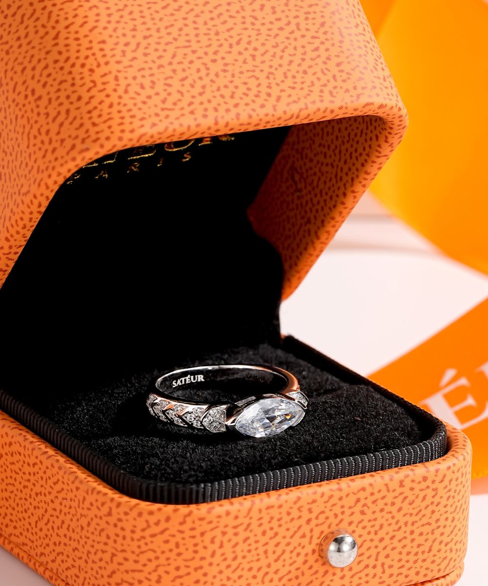 Satéur Éclat Raffiné Diamond Ring™, 18K White Gold