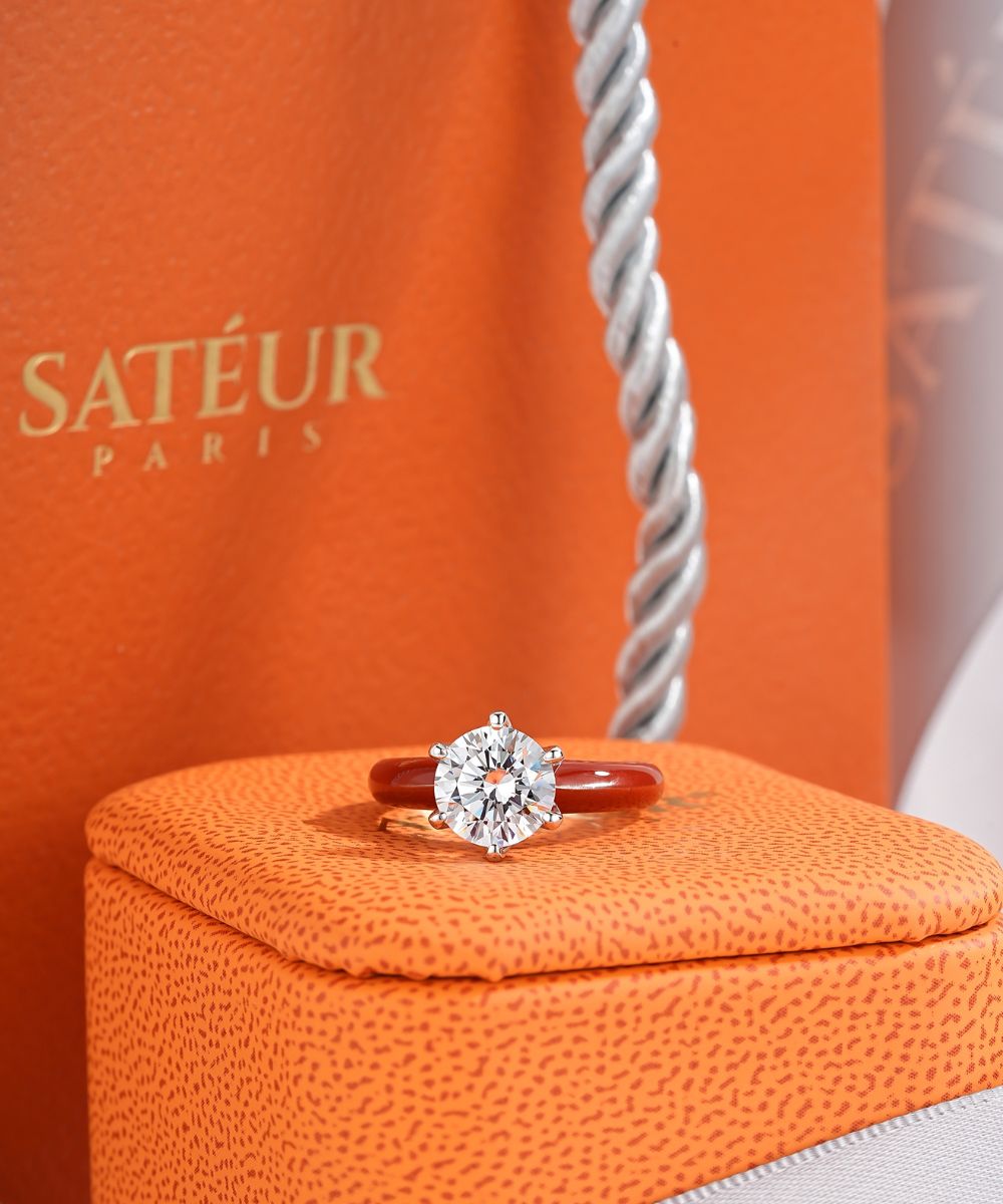 Satéur Colorée Scarlet Diamond Ring™, 18K White Gold