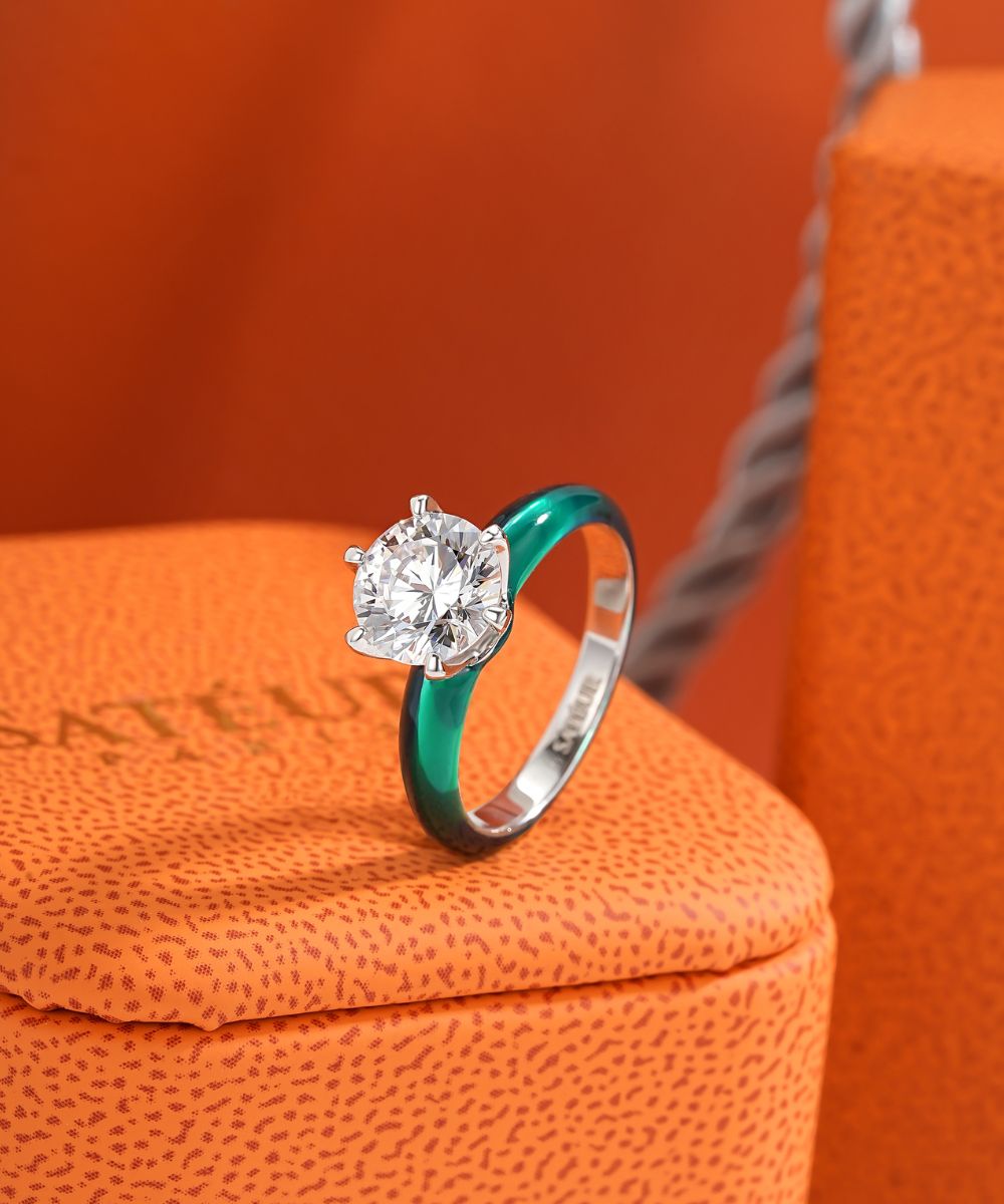 Satéur Colorée Peacock Green Diamond Ring™, 18K White Gold