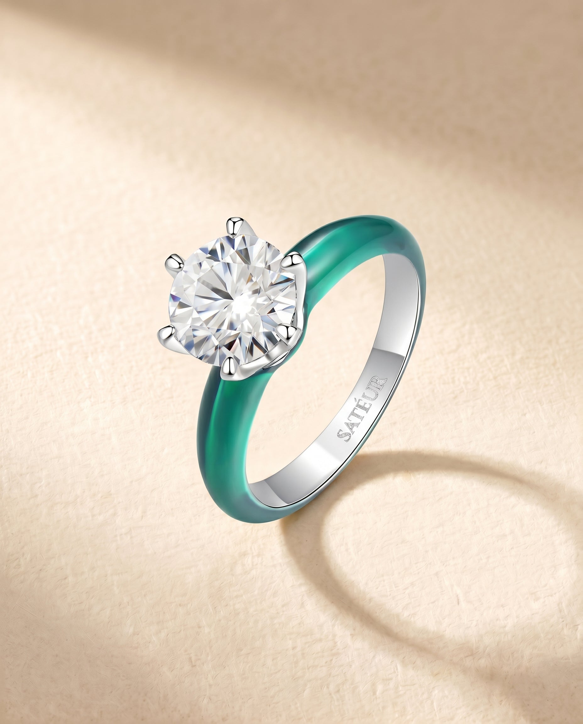 Satéur Colorée Peacock Green Ring™