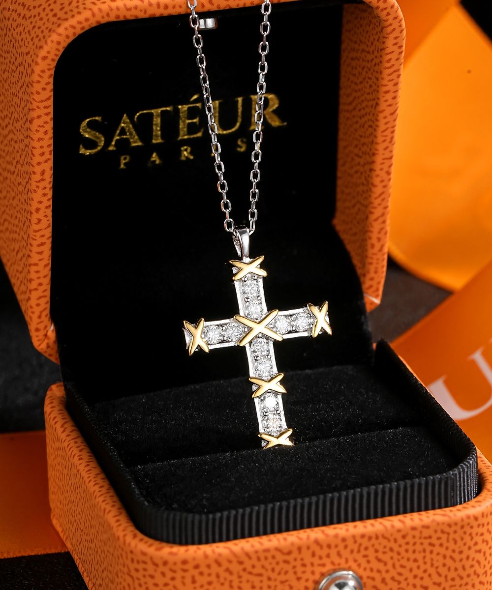 Satéur Triomphe Diamond Necklace™, 18K White Gold