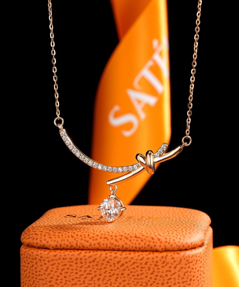 Satéur Rosé Courbe Diamond Necklace™, 18K Rose Gold