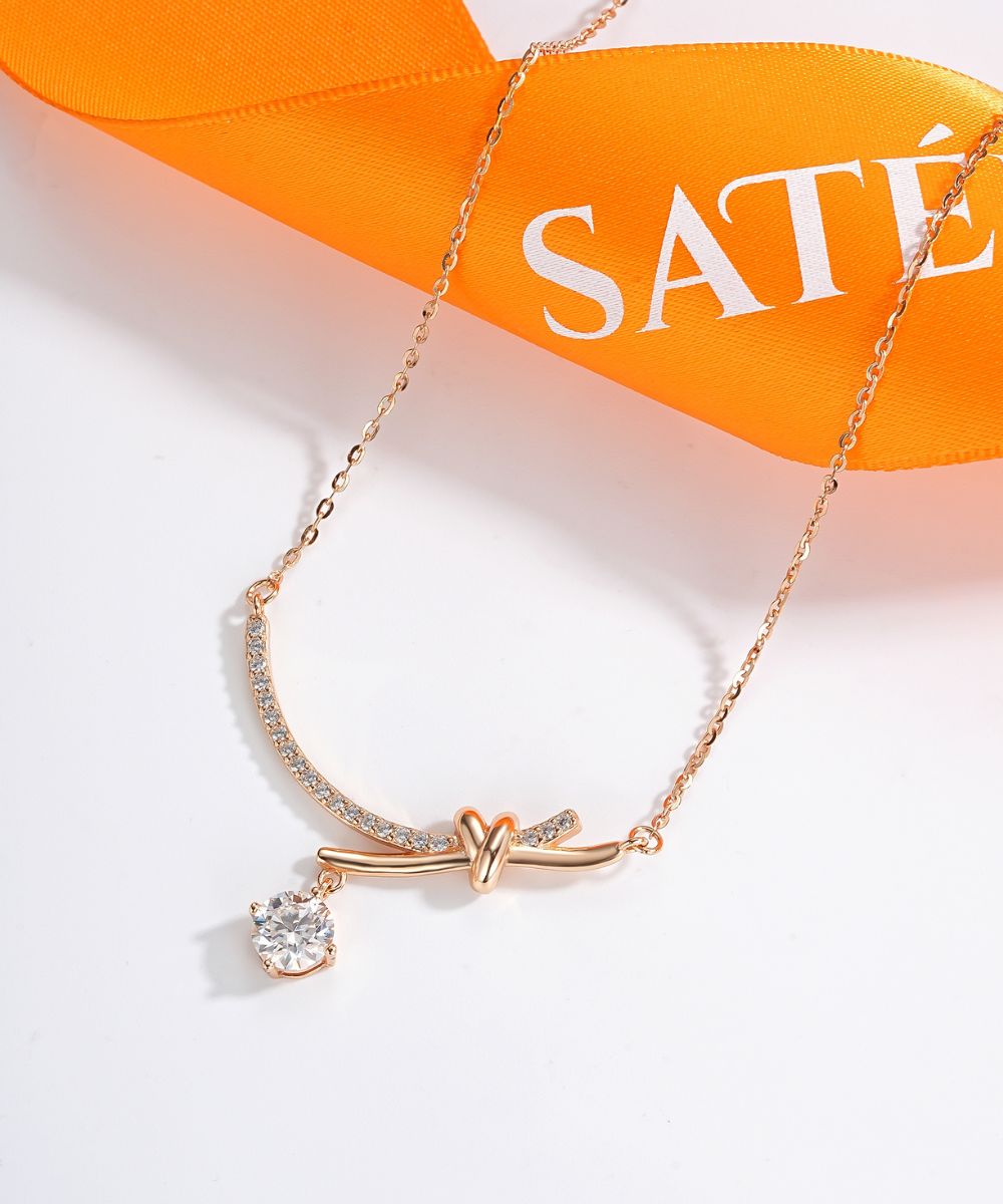 Satéur Rosé Courbe Diamond Necklace™, 18K Rose Gold