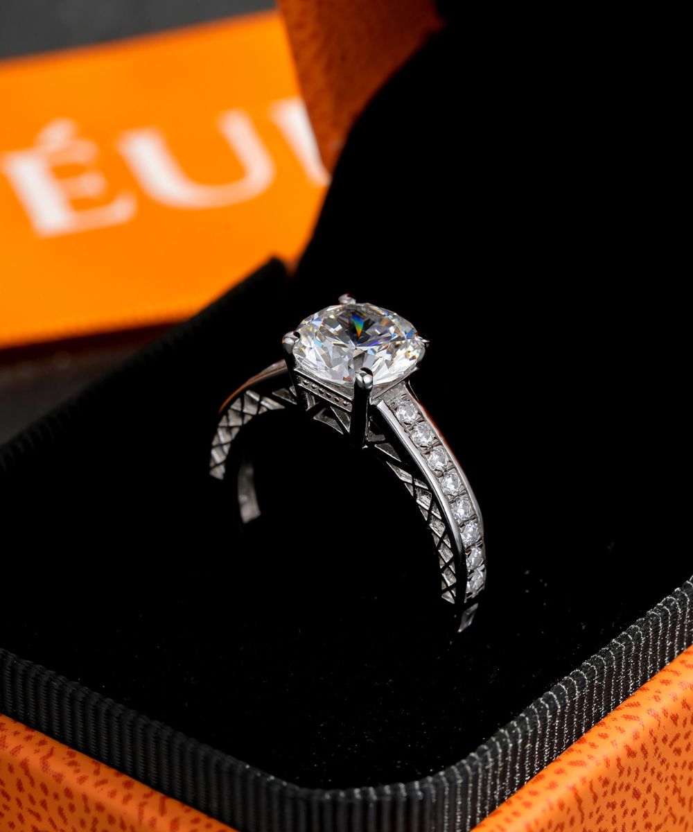 Satéur Argenté Eiffel Tower Diamond Ring™, 18K White Gold