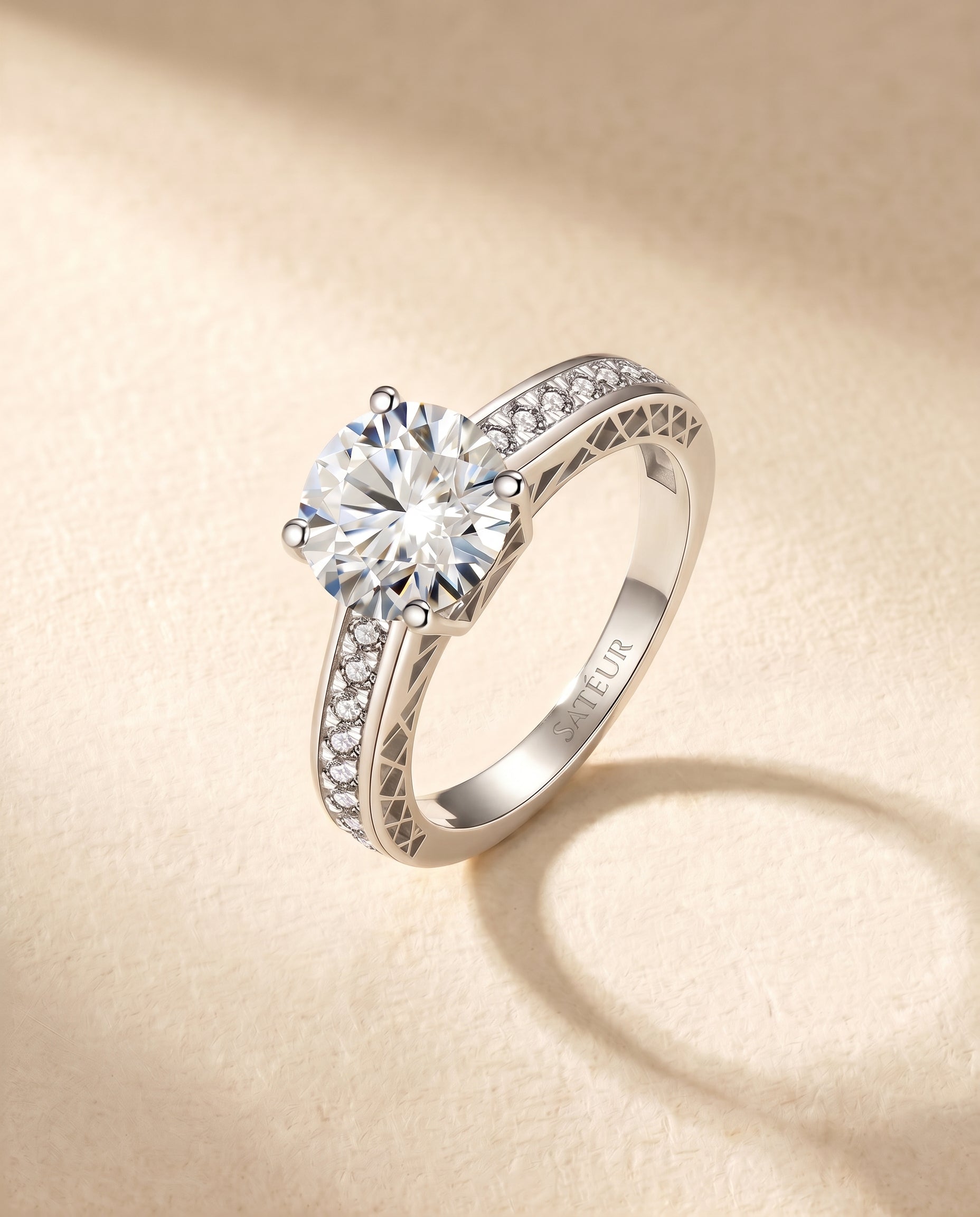 Satéur Argenté Eiffel Tower Ring™