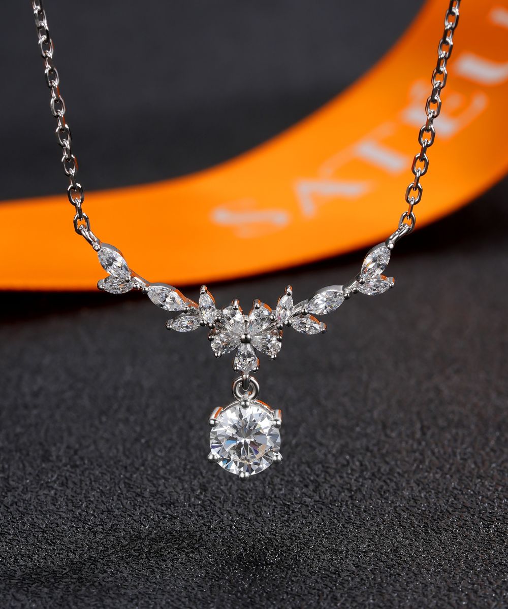 Satéur Fleur de Versailles Diamond Necklace™, 18K White Gold