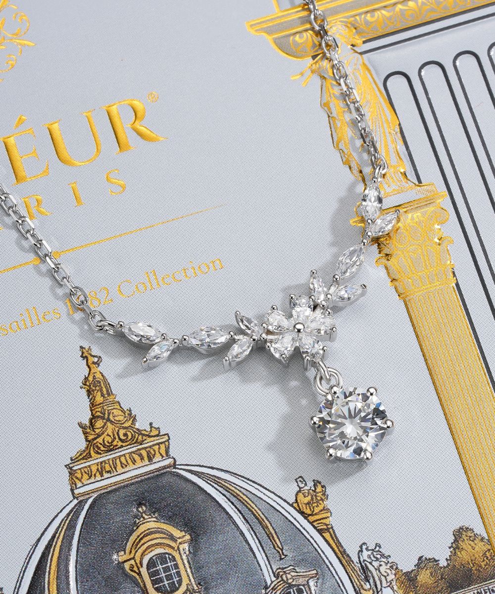 Satéur Fleur de Versailles Diamond Necklace™, 18K White Gold