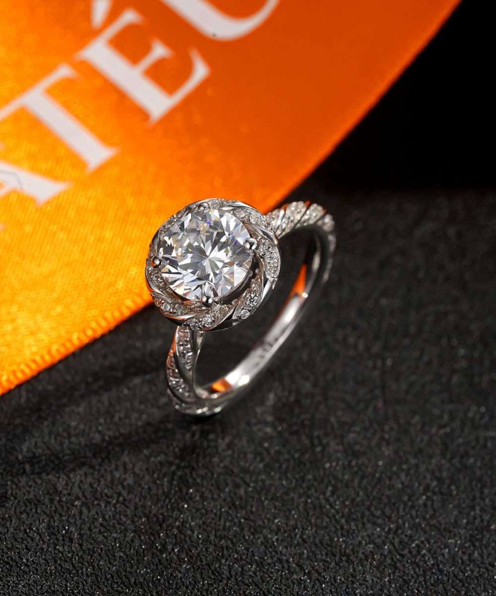 Satéur Palais d’Argent Diamond Ring™, 18K White Gold