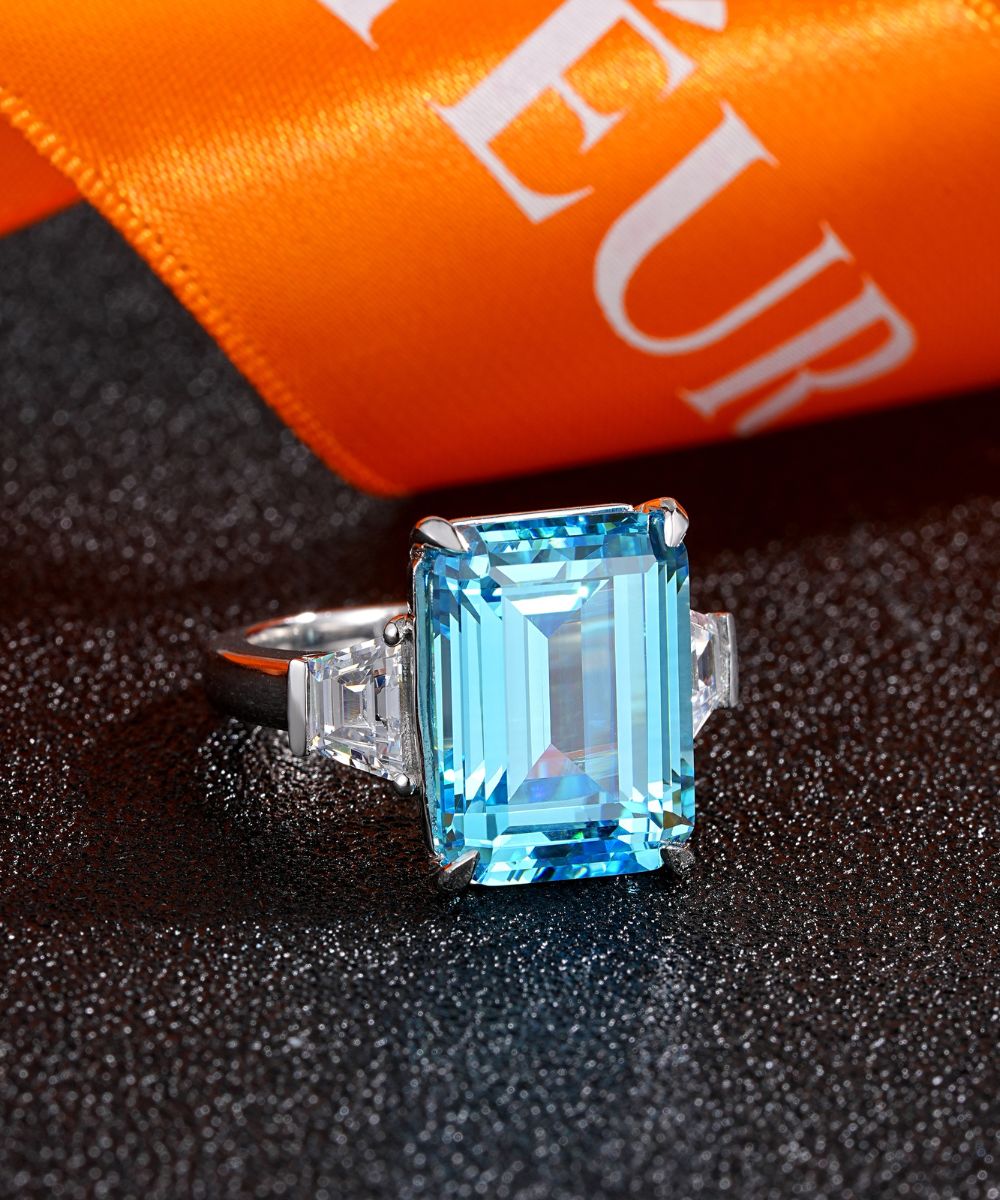 Satéur Bleu Héritier Diamond Ring™, 18K White Gold
