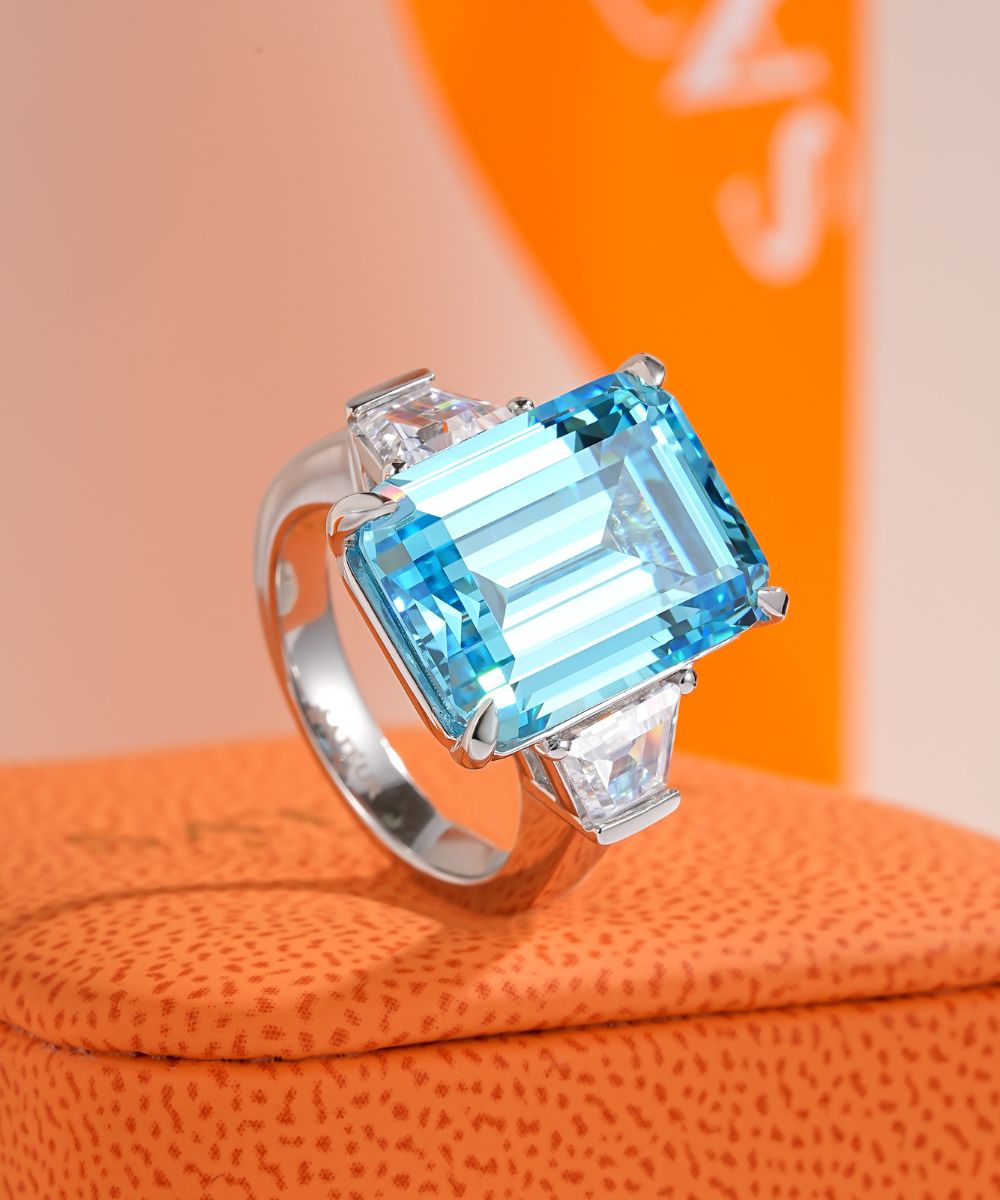 Satéur Bleu Héritier Diamond Ring™, 18K White Gold