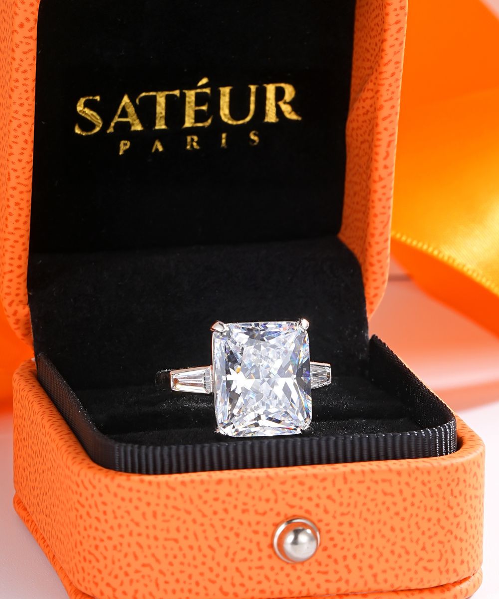 Satéur Légende 1956 Diamond Ring™, 18K White Gold
