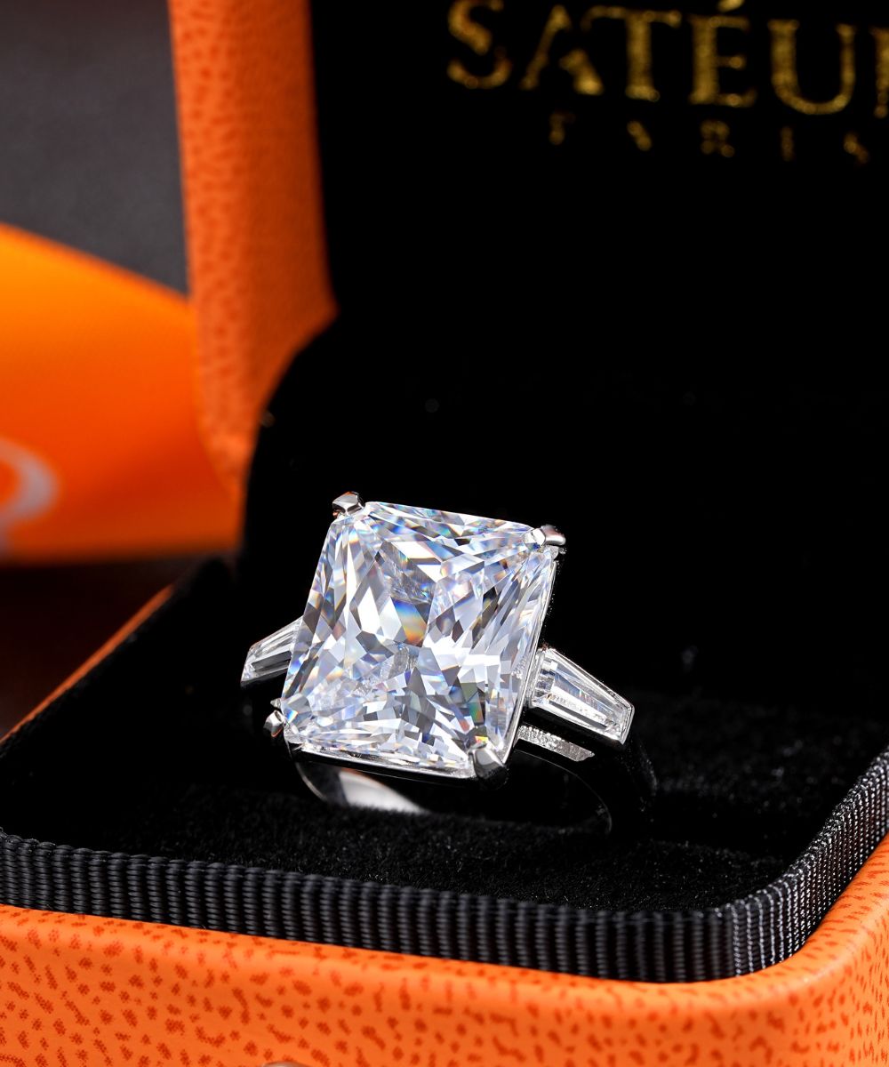 Satéur Légende 1956 Diamond Ring™, 18K White Gold