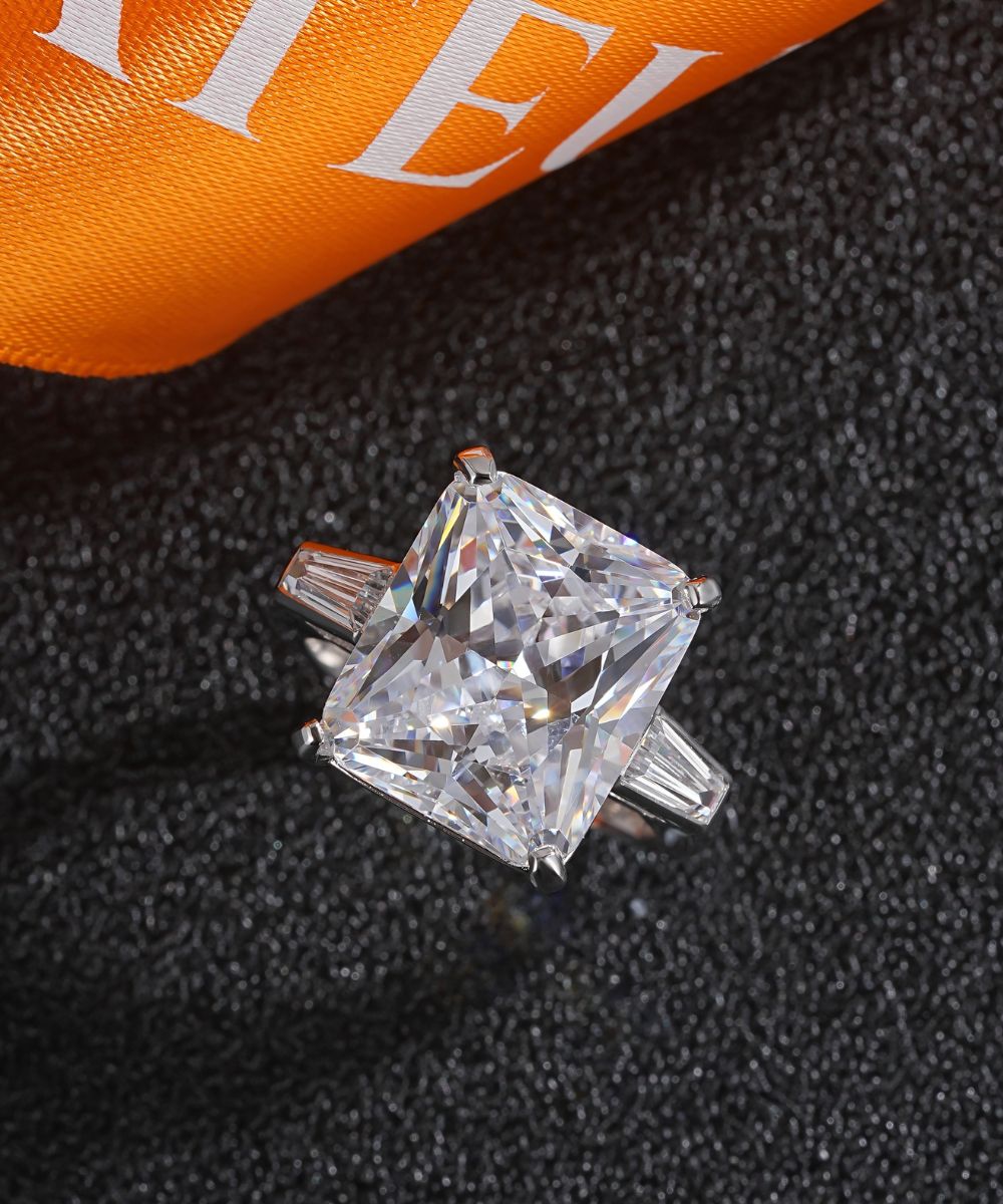 Satéur Légende 1956 Diamond Ring™, 18K White Gold