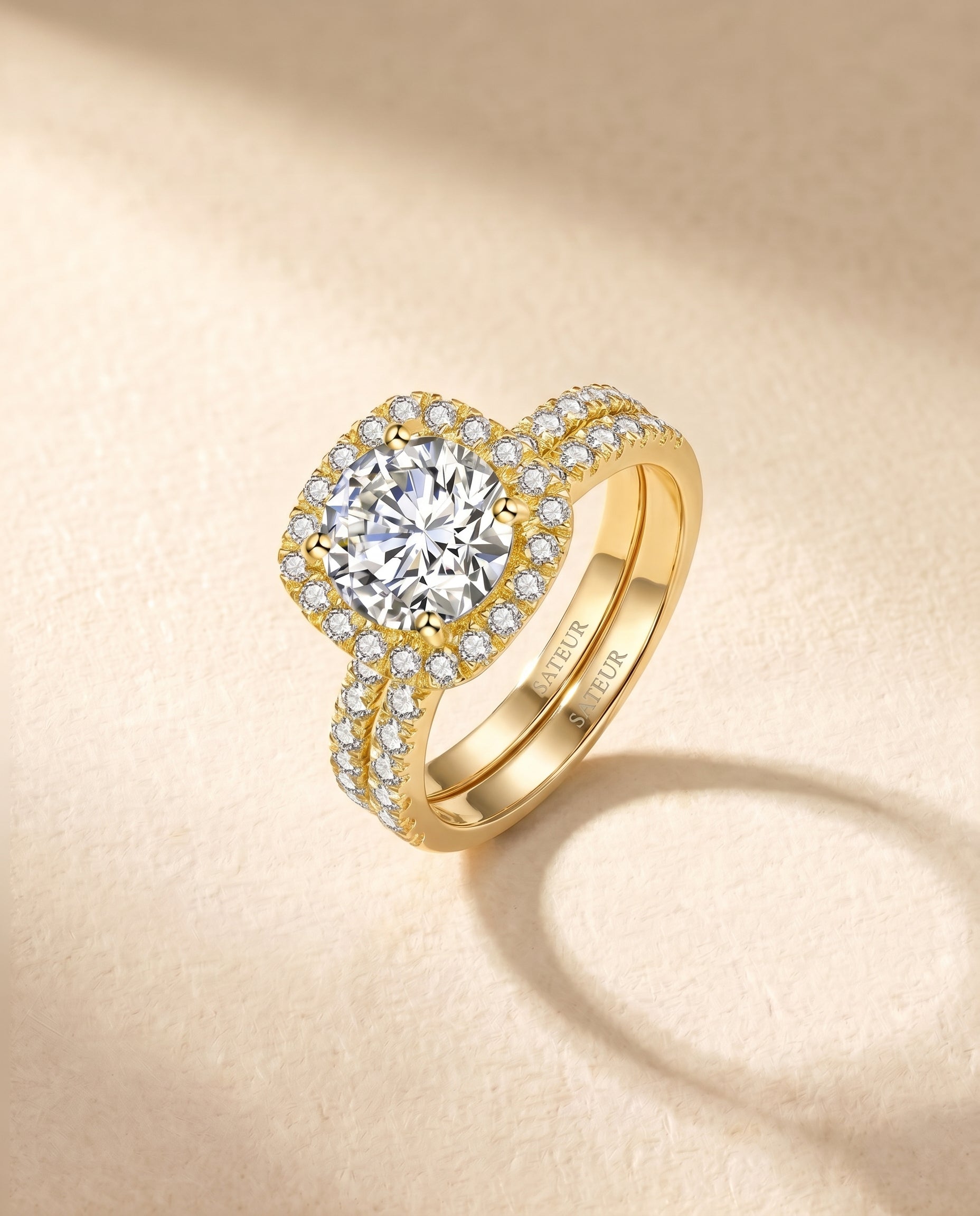 Satéur Aurous Gold Lumière Wedding Ring Set™