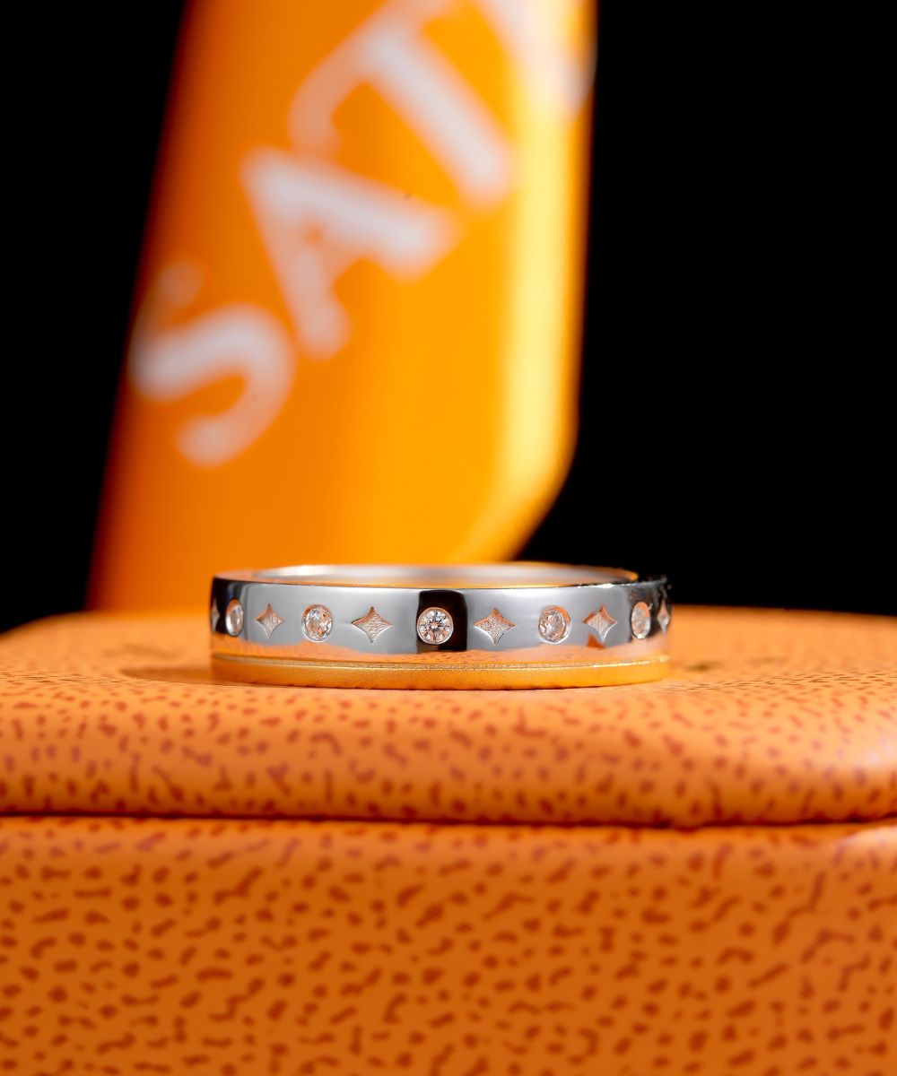 Satéur D’or Céleste Diamond Ring™, 18K White Gold