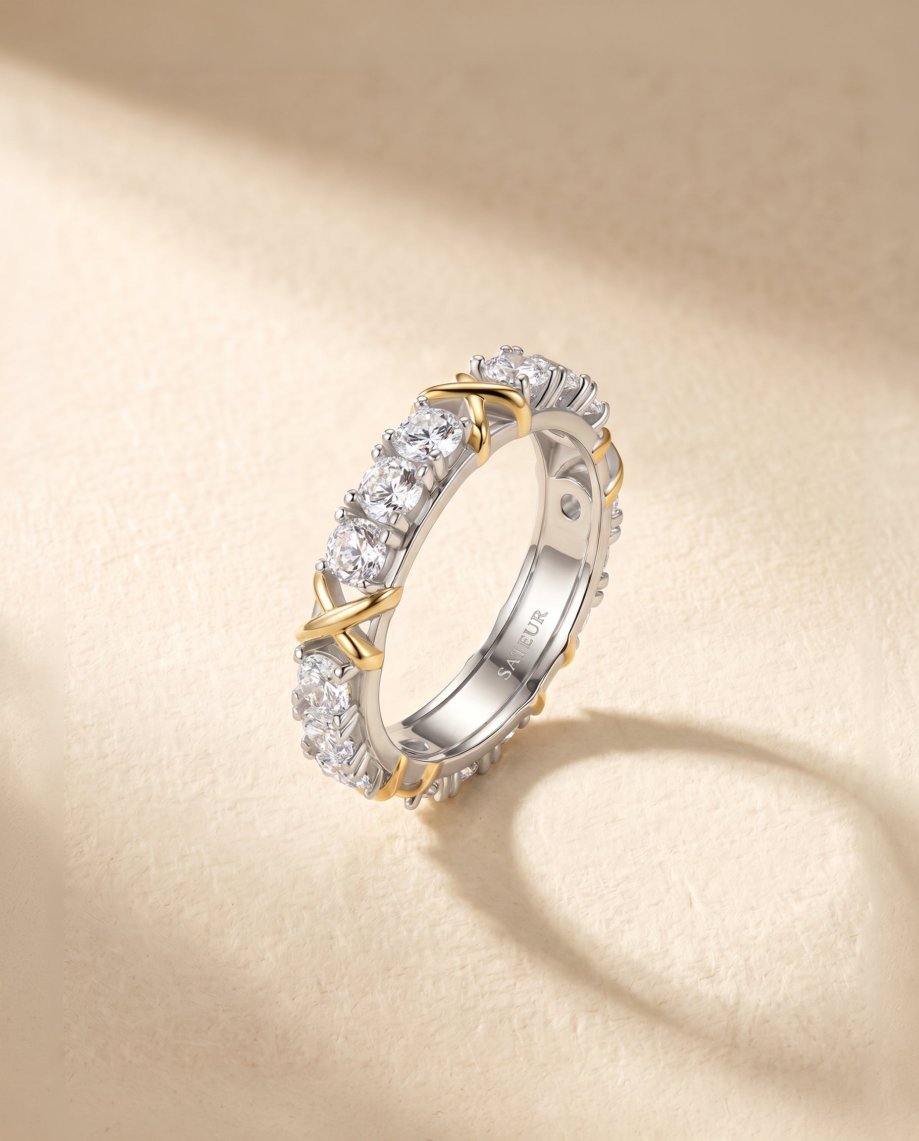 Satéur Triomphe Diamond Ring™, 18K White Gold, Round Cut