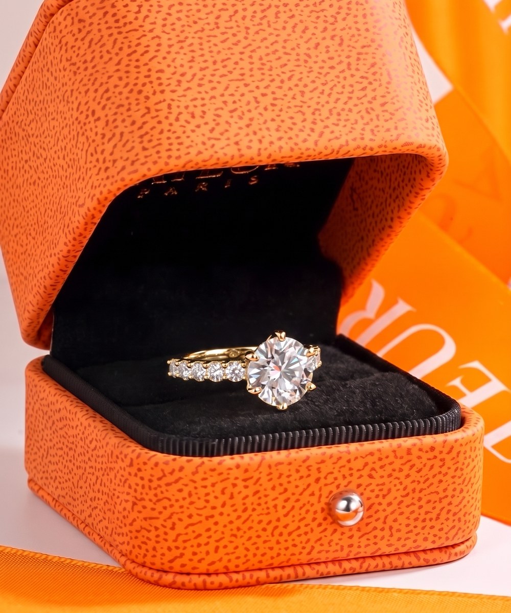 Satéur Aurous Gold Victoire Ring — 18K gold finish diamond-look solitaire — white-03