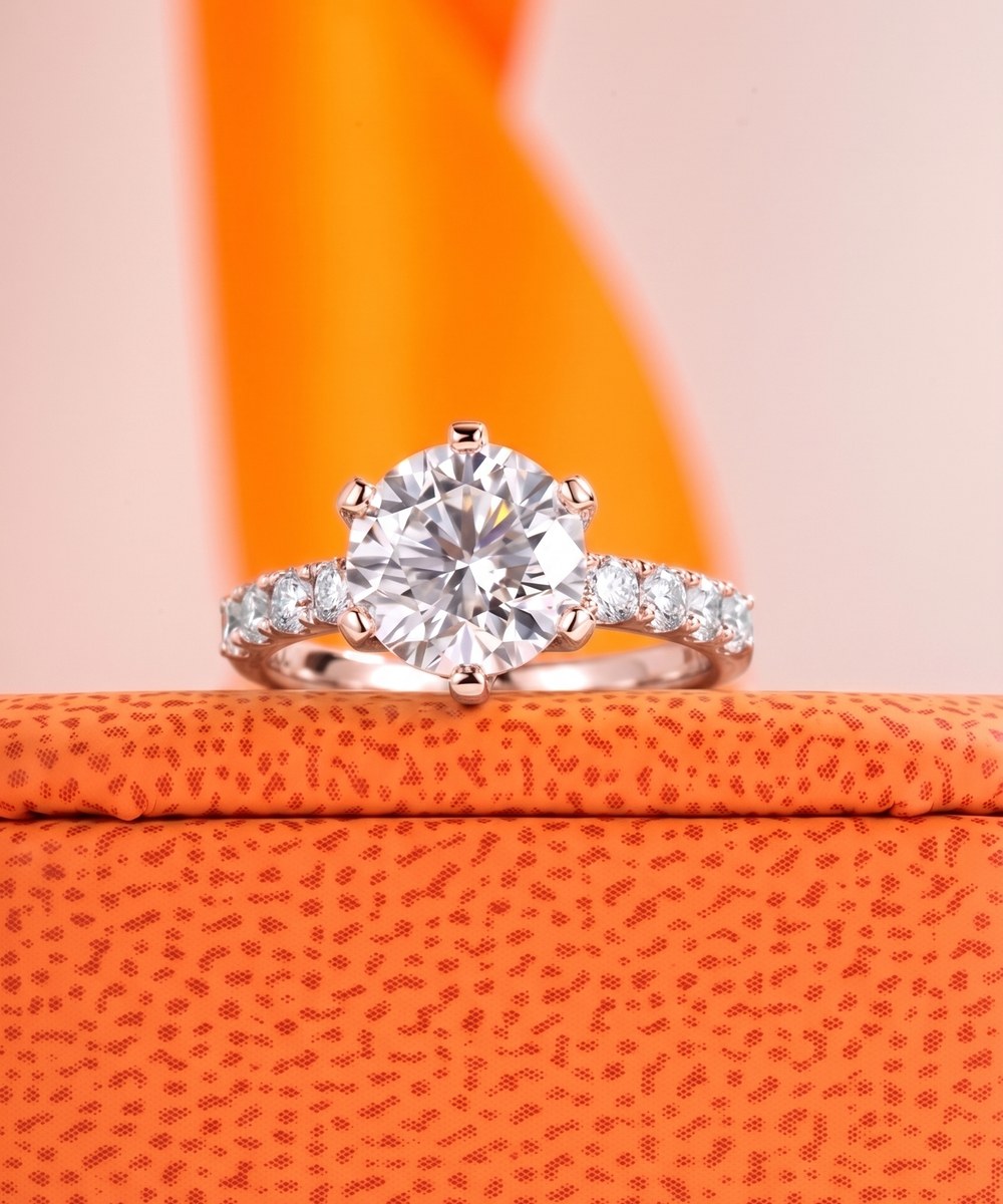Satéur Rosé Victoire Ring — 18K rose gold finish diamond-look solitaire — white-02