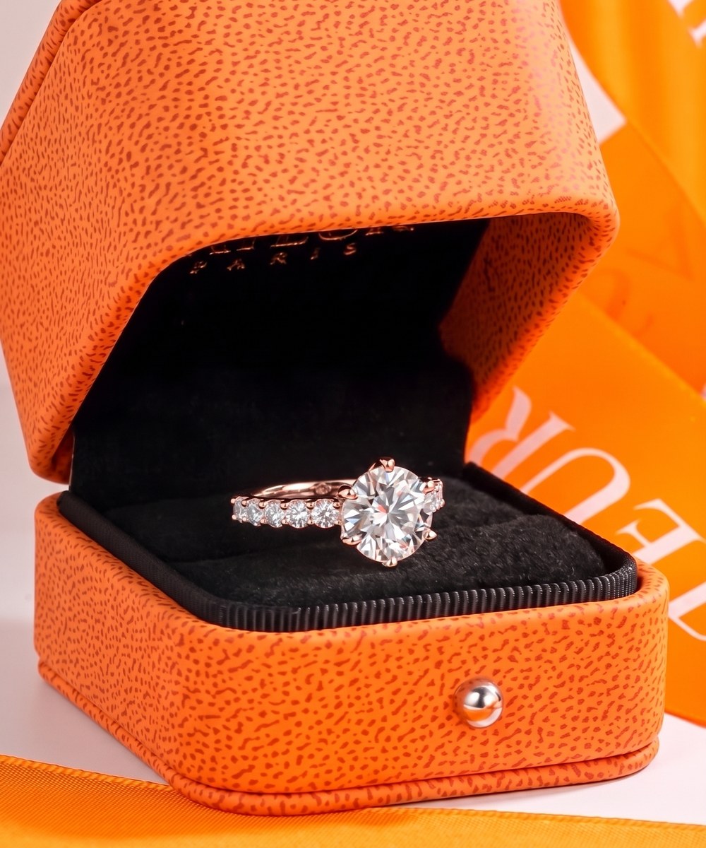 Satéur Rosé Victoire Ring — 18K rose gold finish diamond-look solitaire — white-03