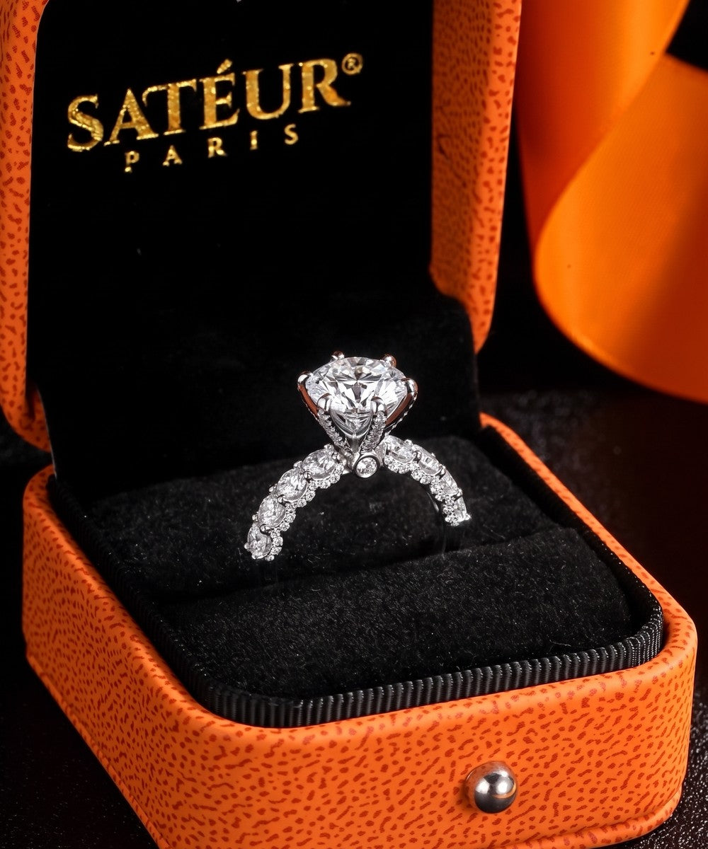 Satéur Victoire Ring in open Satéur box, bezel stone visible