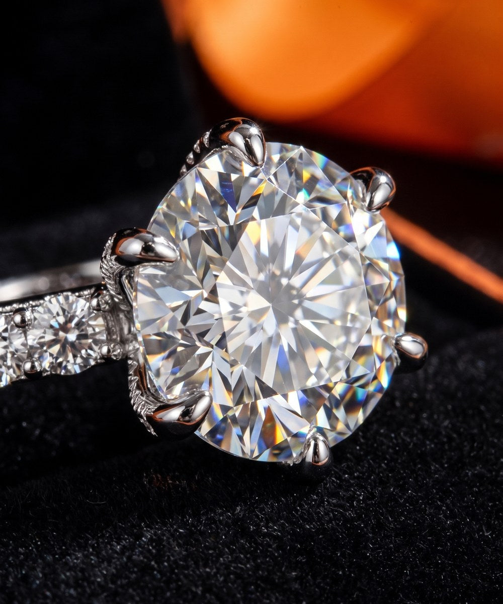 Satéur Victoire Ring — white gold finish diamond-look solitaire — macro-A